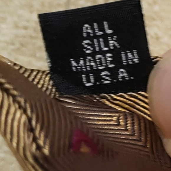 Vintage Tom James Ventura Gold & Pink Silk Tie Made in the USA. TALL - Picture 6 of 6